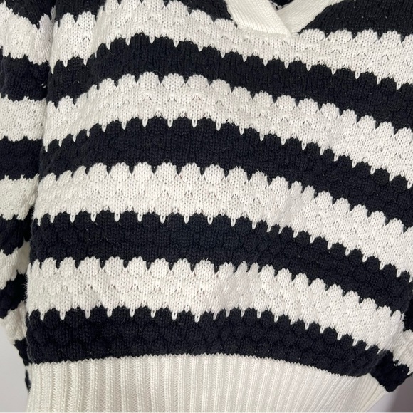 Blue Blush White Black Sweater Open Collar V Neck women’s sz Medium - Picture 4 of 8